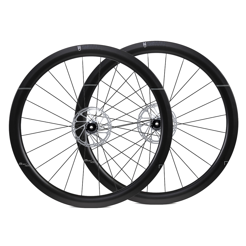 Billede fra myndighedens meddelelse af det tilbagekaldte produkt SWISS SIDE - HADRON² All-Road 450 HADRON² All-Road Ultimate 450 HADRON² Classic 500 HADRON² Ultimate 500 HADRON³ Classic 550 HADRON³ Classic 650. Årsag: OVERTRÆD.