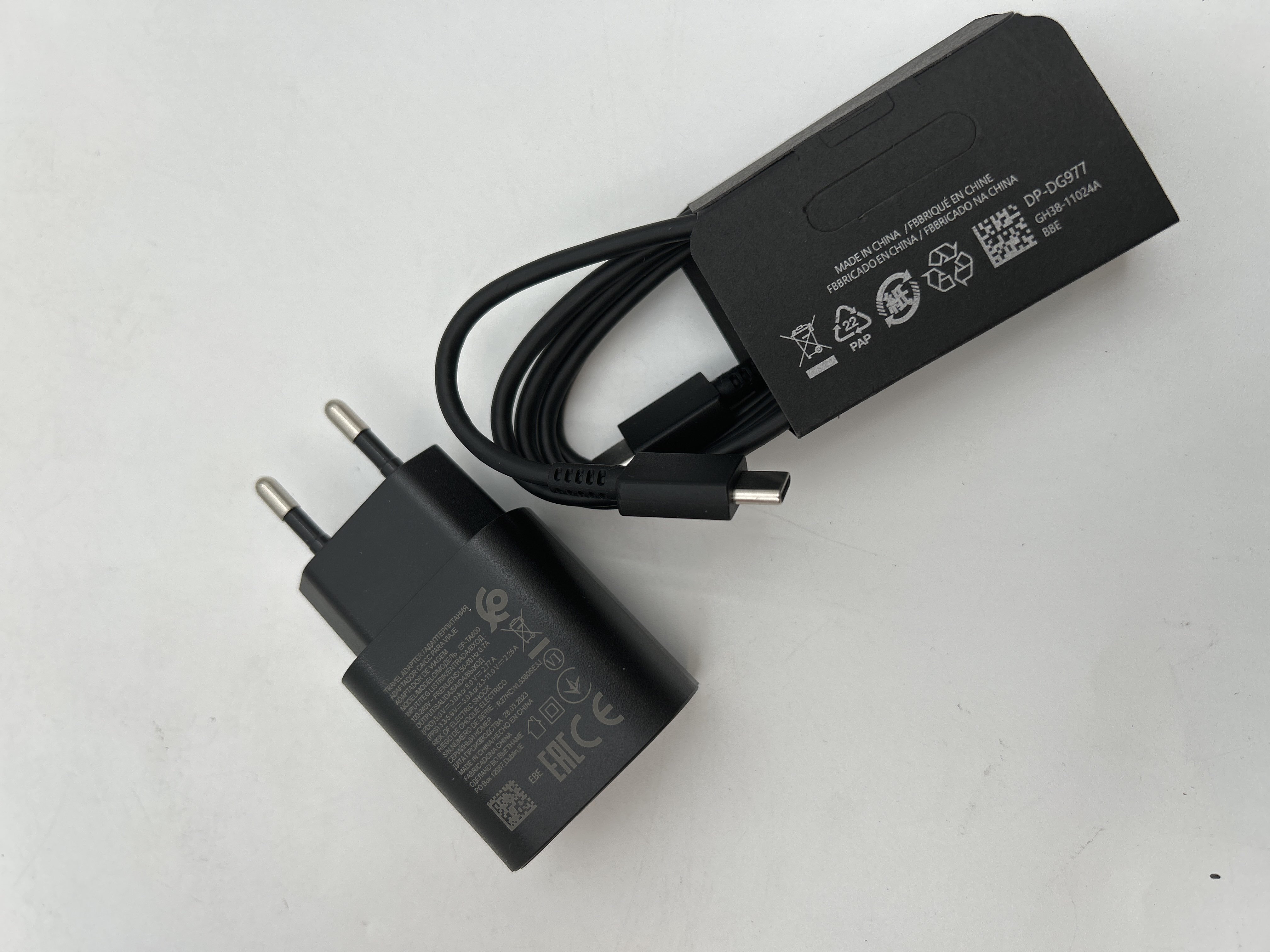 Billede fra myndighedens meddelelse af det tilbagekaldte produkt 25W 1-Port USB Charger 25W USB-C PD Fast Charging Wall Charger Adapter EU Plug with 1M USB-C to USB-C Cable - Black & EU Pl. Årsag: OVERTRÆD.