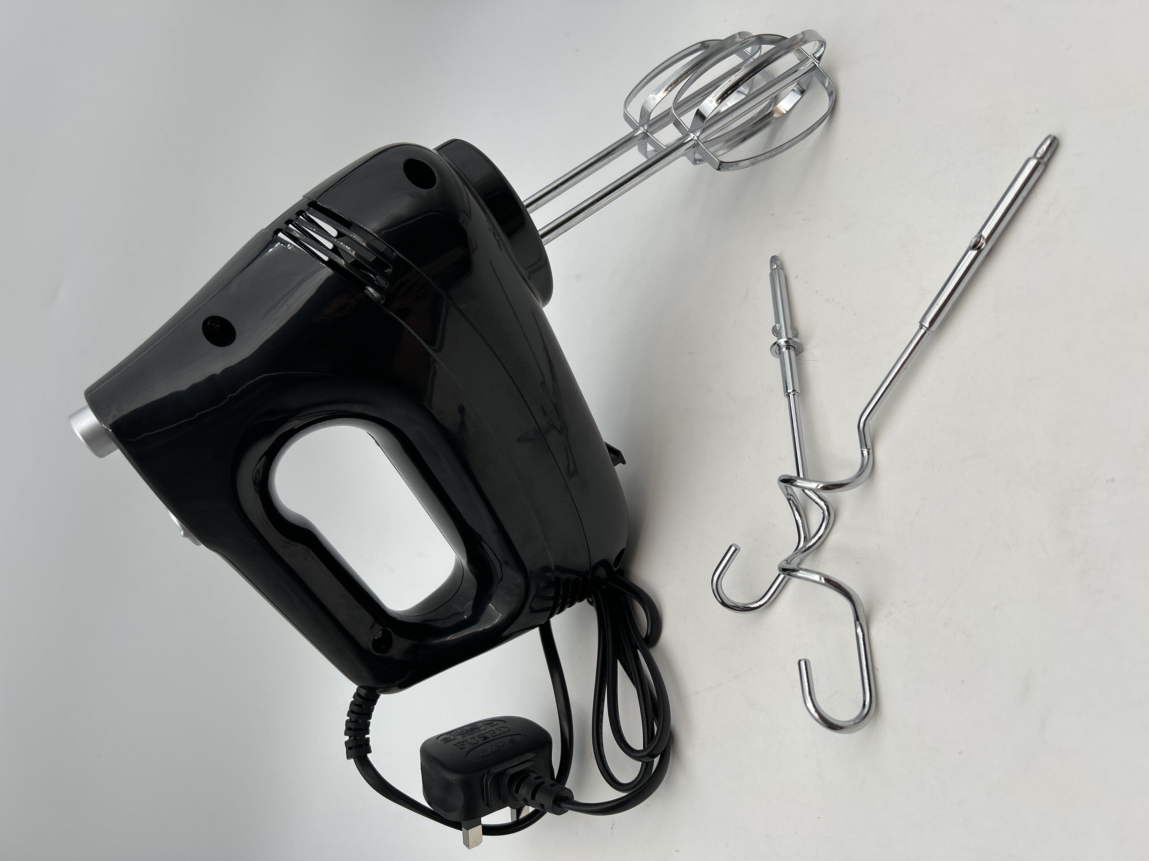 Billede fra myndighedens meddelelse af det tilbagekaldte produkt GUALIU Hand Mixer Electric. Årsag: OVERTRÆD.