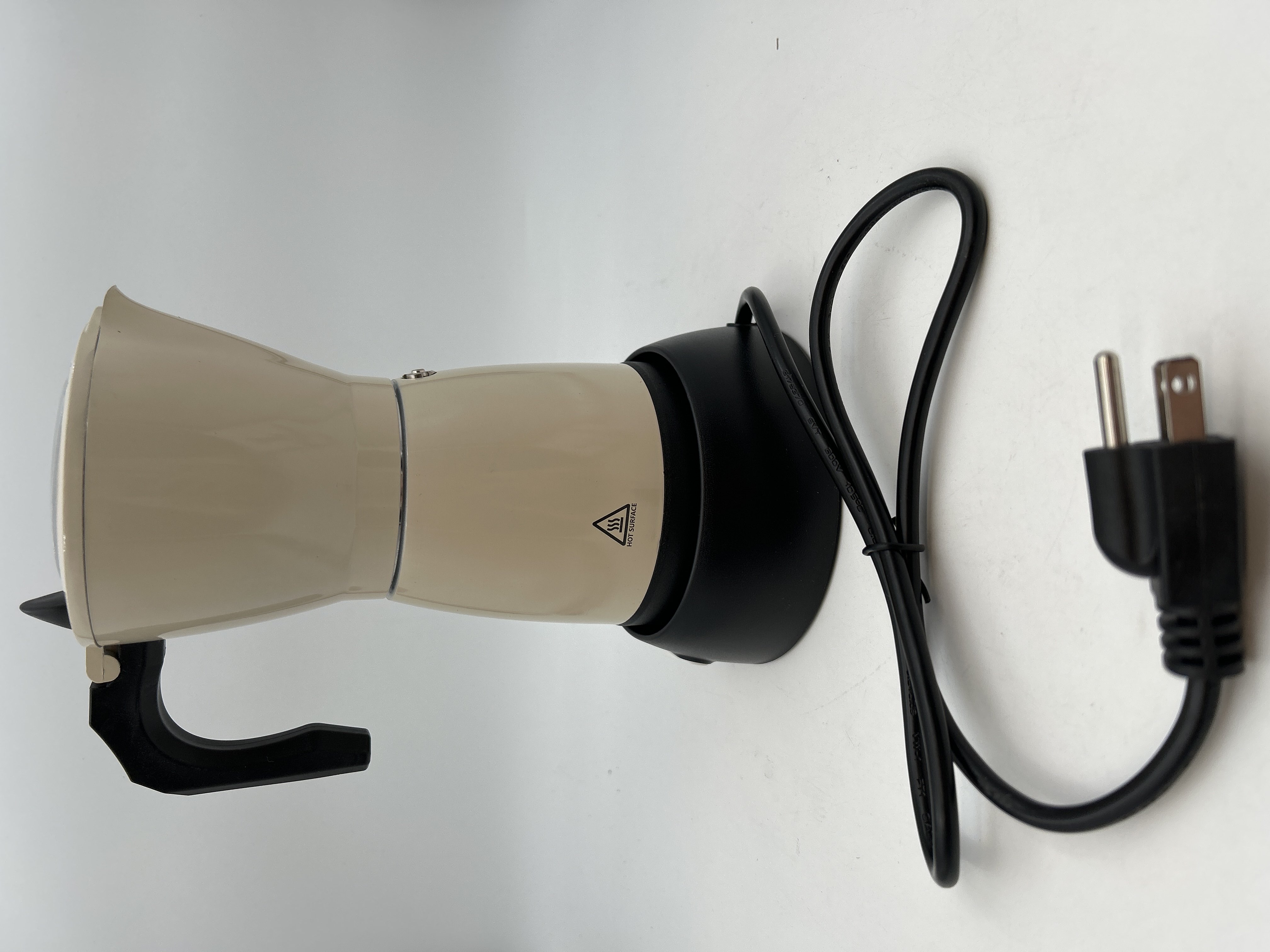 Billede fra myndighedens meddelelse af det tilbagekaldte produkt TU SUERTE Electric Moka Espresso Coffee Maker. Årsag: OVERTRÆD.