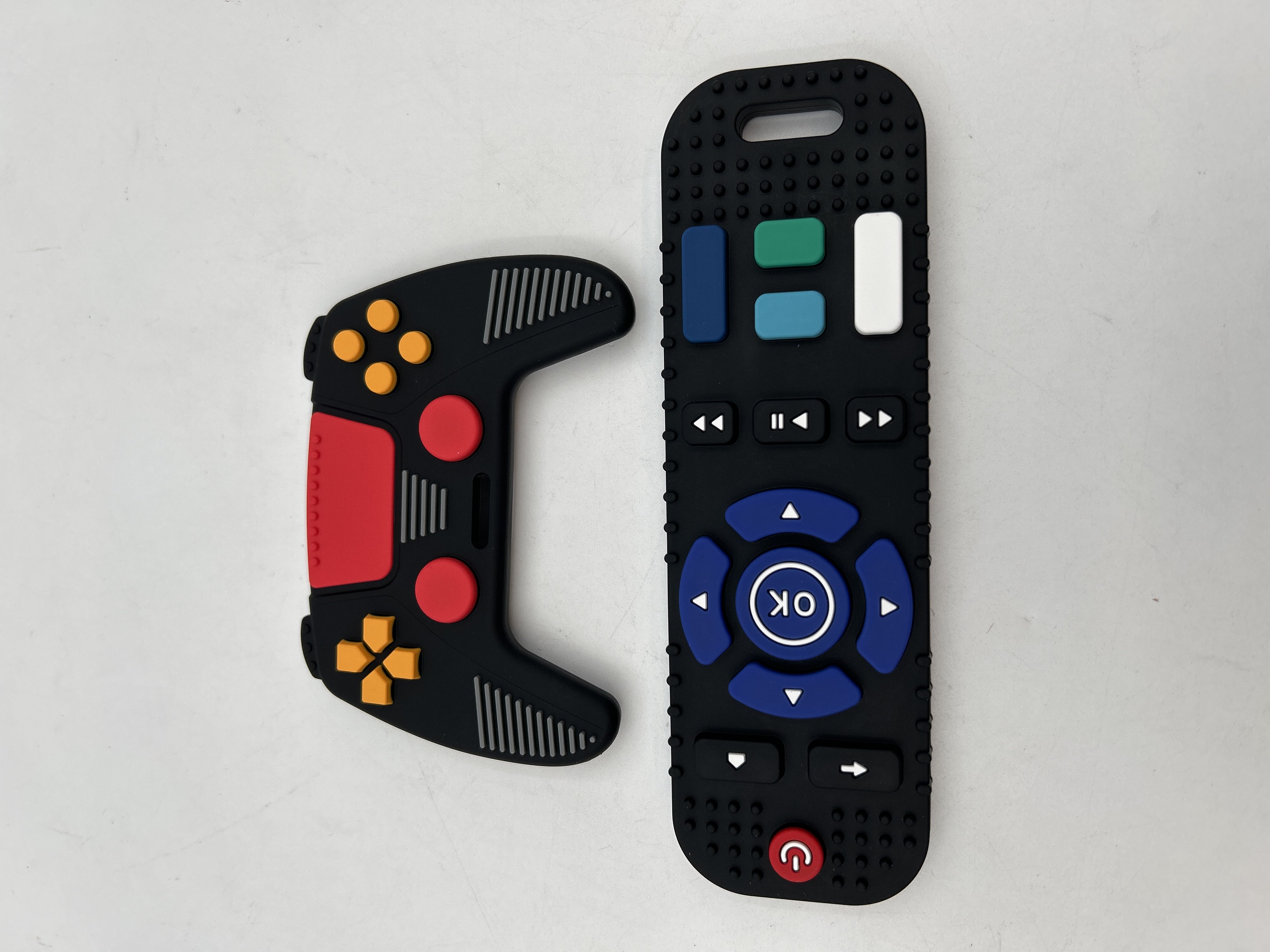 Billede fra myndighedens meddelelse af det tilbagekaldte produkt 2pcs Baby Teether Toys Silicone Toddler, Educational Sensory Toy Chew Toys, TV Remote Control. Årsag: OVERTRÆD.