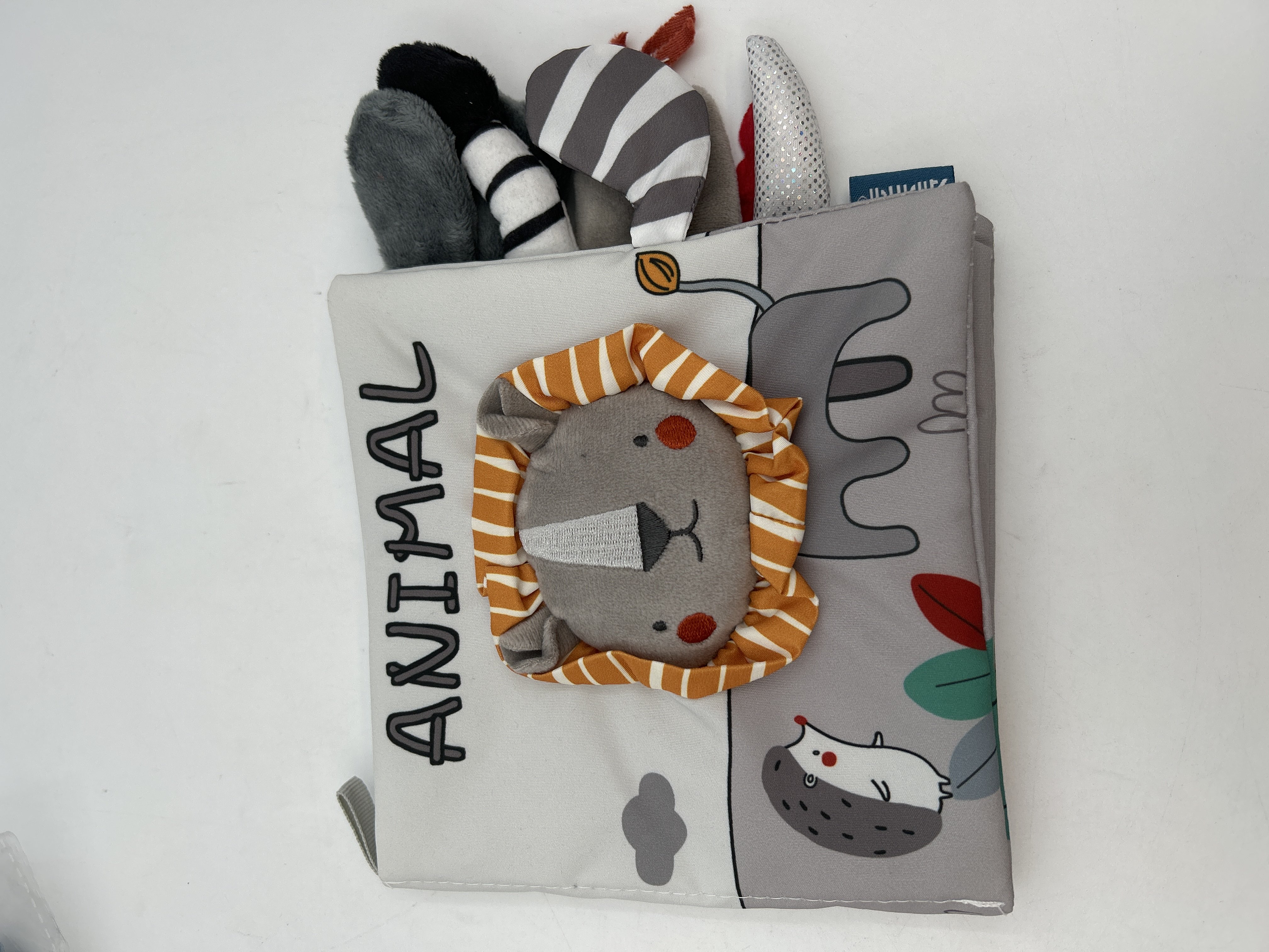 Billede fra myndighedens meddelelse af det tilbagekaldte produkt Cloth Book, 3d Touch Feel High Contrast Fabric Book, Infant Book Toy For 0-12 Months Old. Årsag: OVERTRÆD.
