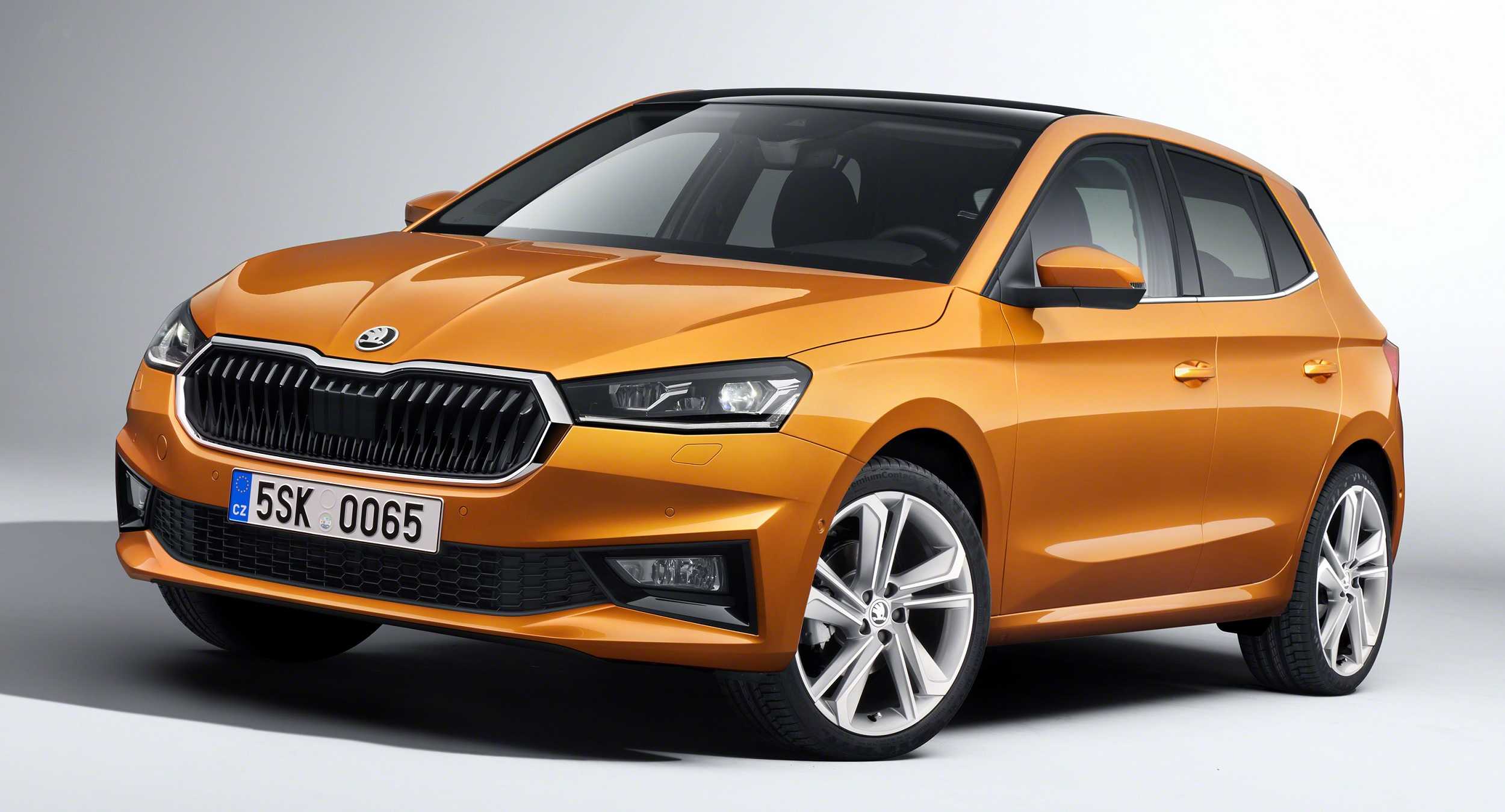 Billede fra myndighedens meddelelse af det tilbagekaldte produkt Skoda FABIA IV, Superb IV. Årsag: OVERTRÆD.