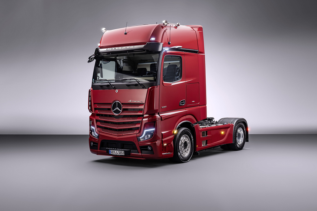 Billede fra myndighedens meddelelse af det tilbagekaldte produkt Mercedes-Benz - Actros 963. Årsag: OVERTRÆD.