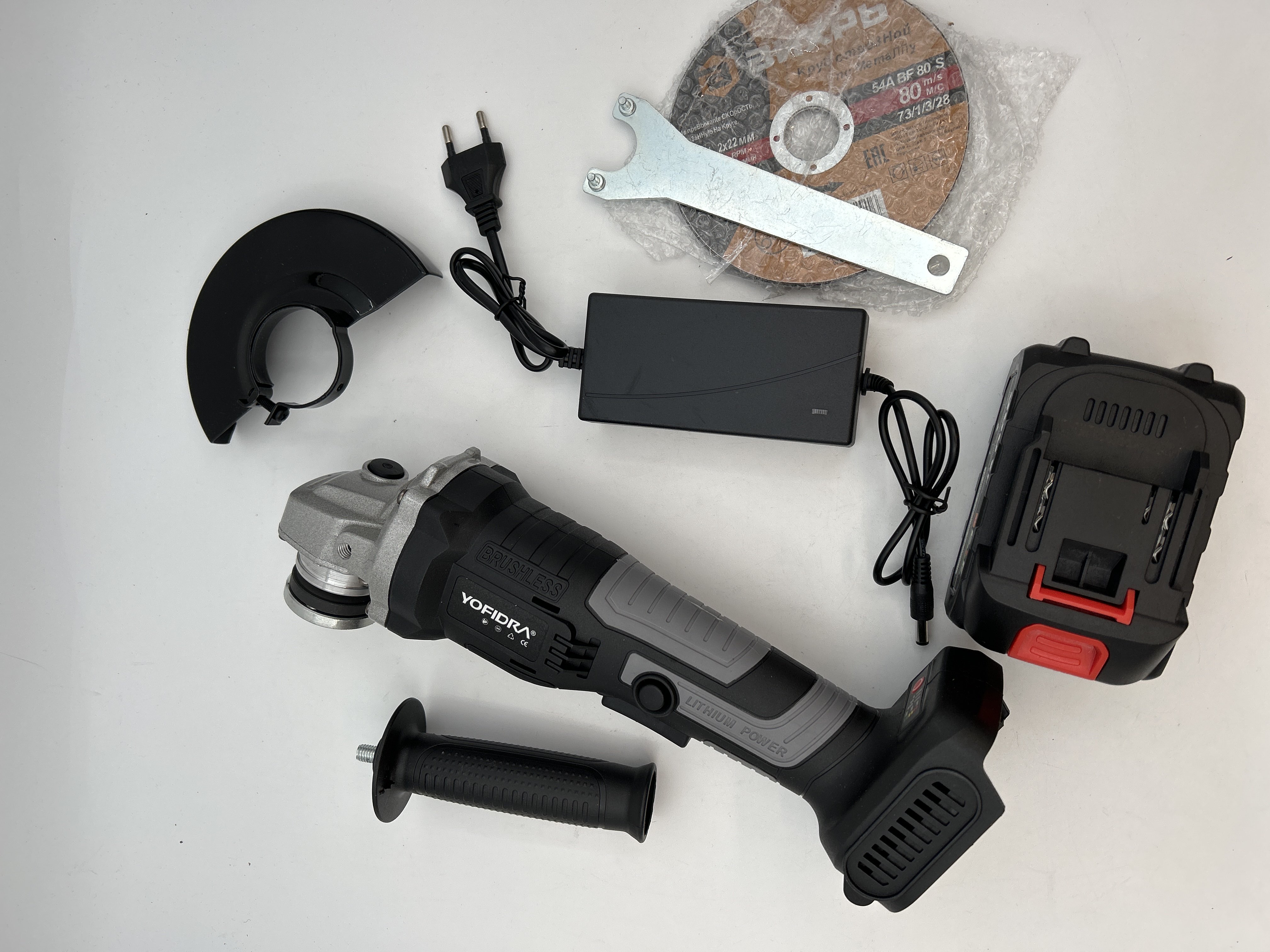 Billede fra myndighedens meddelelse af det tilbagekaldte produkt 125MM Brushless Angle Grinder. Årsag: OVERTRÆD.