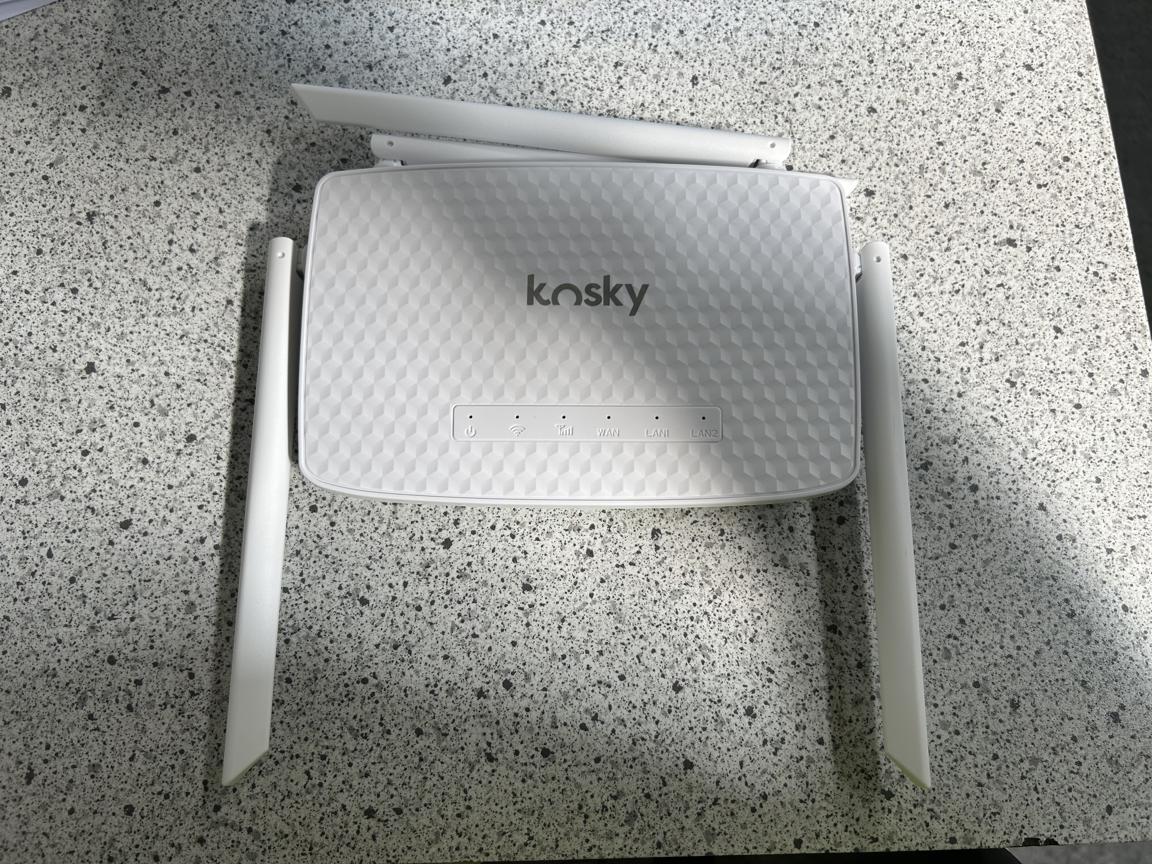 Billede fra myndighedens meddelelse af det tilbagekaldte produkt Wireless N 4G LTE Router. Årsag: OVERTRÆD.