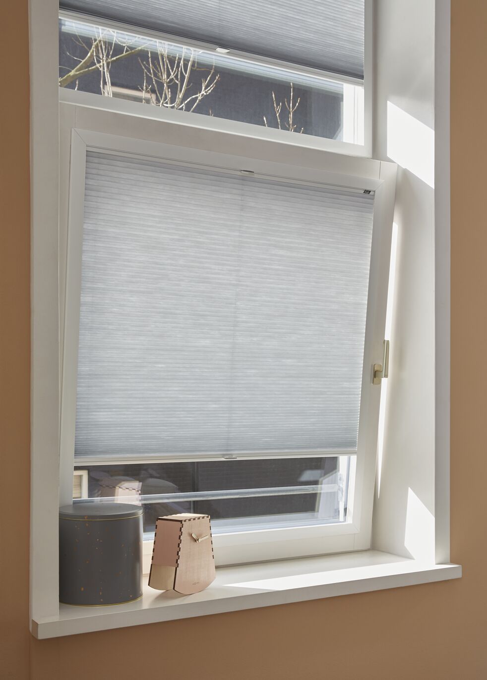 Billede fra myndighedens meddelelse af det tilbagekaldte produkt Luxaflex FrameFix, Sunway FrameFit and Multisol Magnet Frame. Årsag: OVERTRÆD.