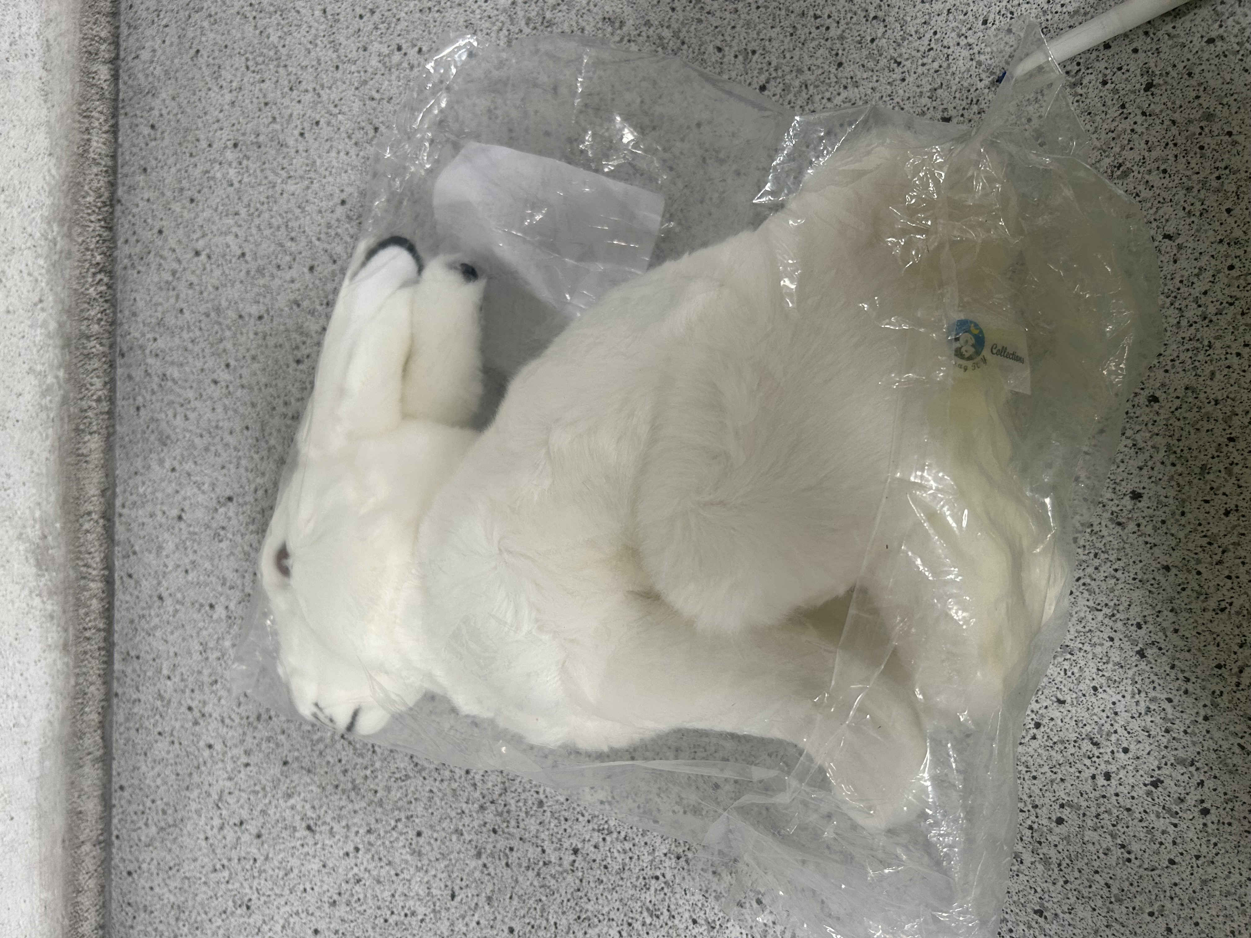 Billede fra myndighedens meddelelse af det tilbagekaldte produkt Rabbit teddy bear. Årsag: OVERTRÆD.