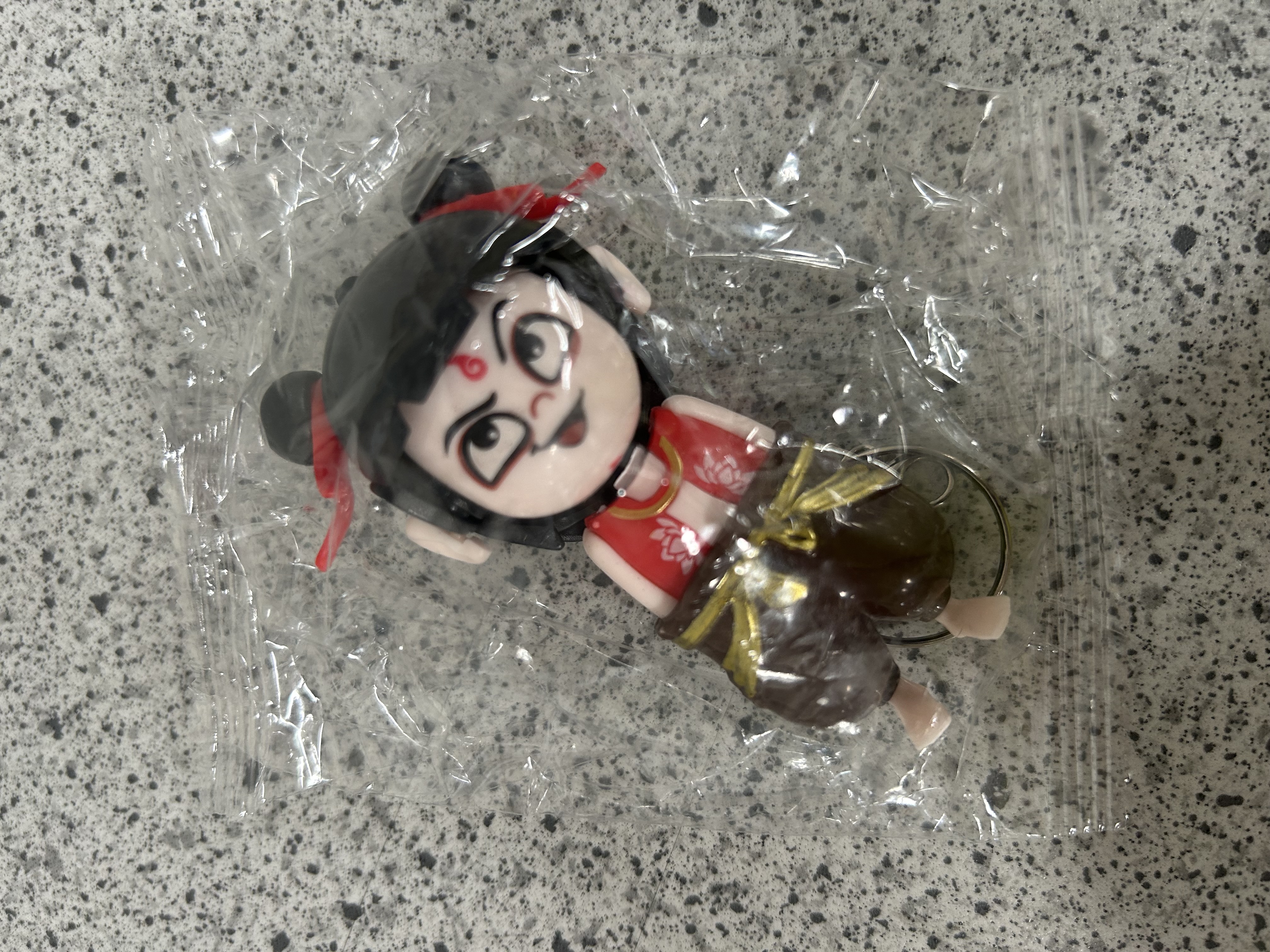 Billede fra myndighedens meddelelse af det tilbagekaldte produkt Key Chain Figure 20251021844. Årsag: OVERTRÆD.
