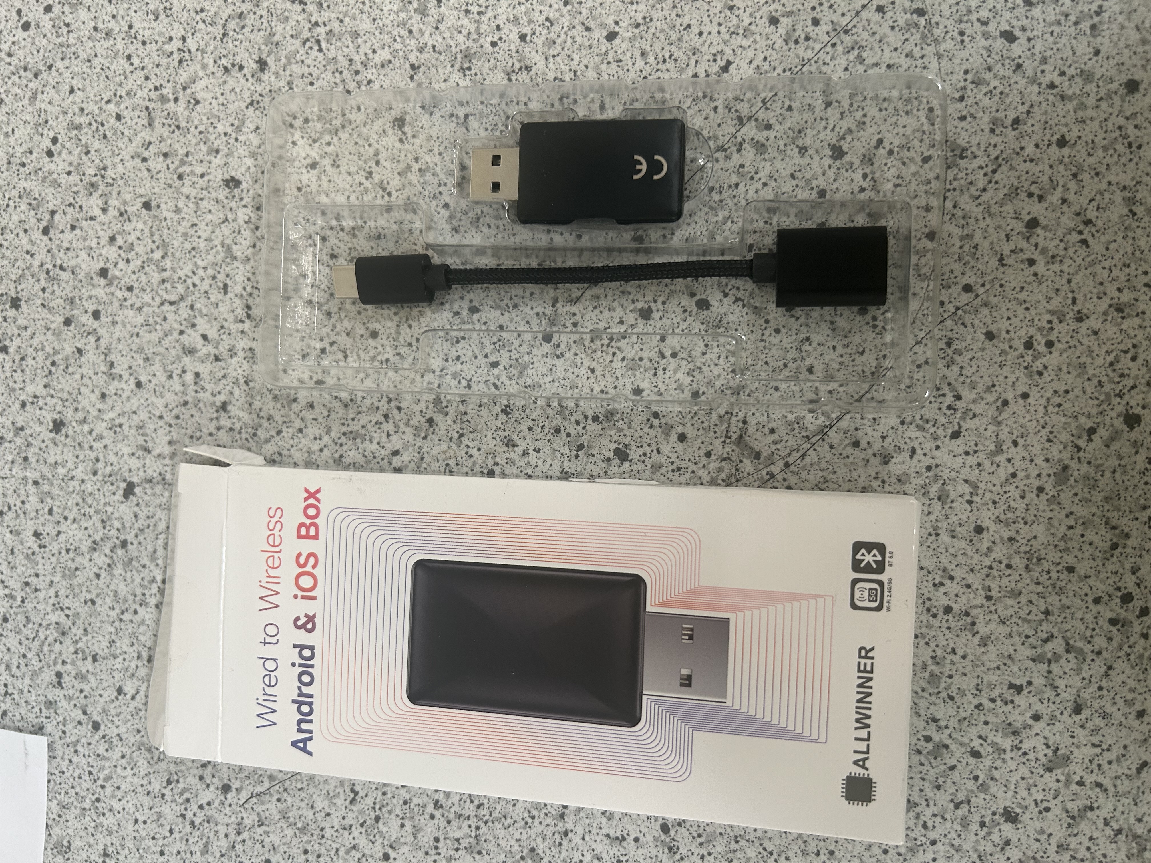 Billede fra myndighedens meddelelse af det tilbagekaldte produkt Carplay Wireless Adapter TAB01. Årsag: OVERTRÆD.