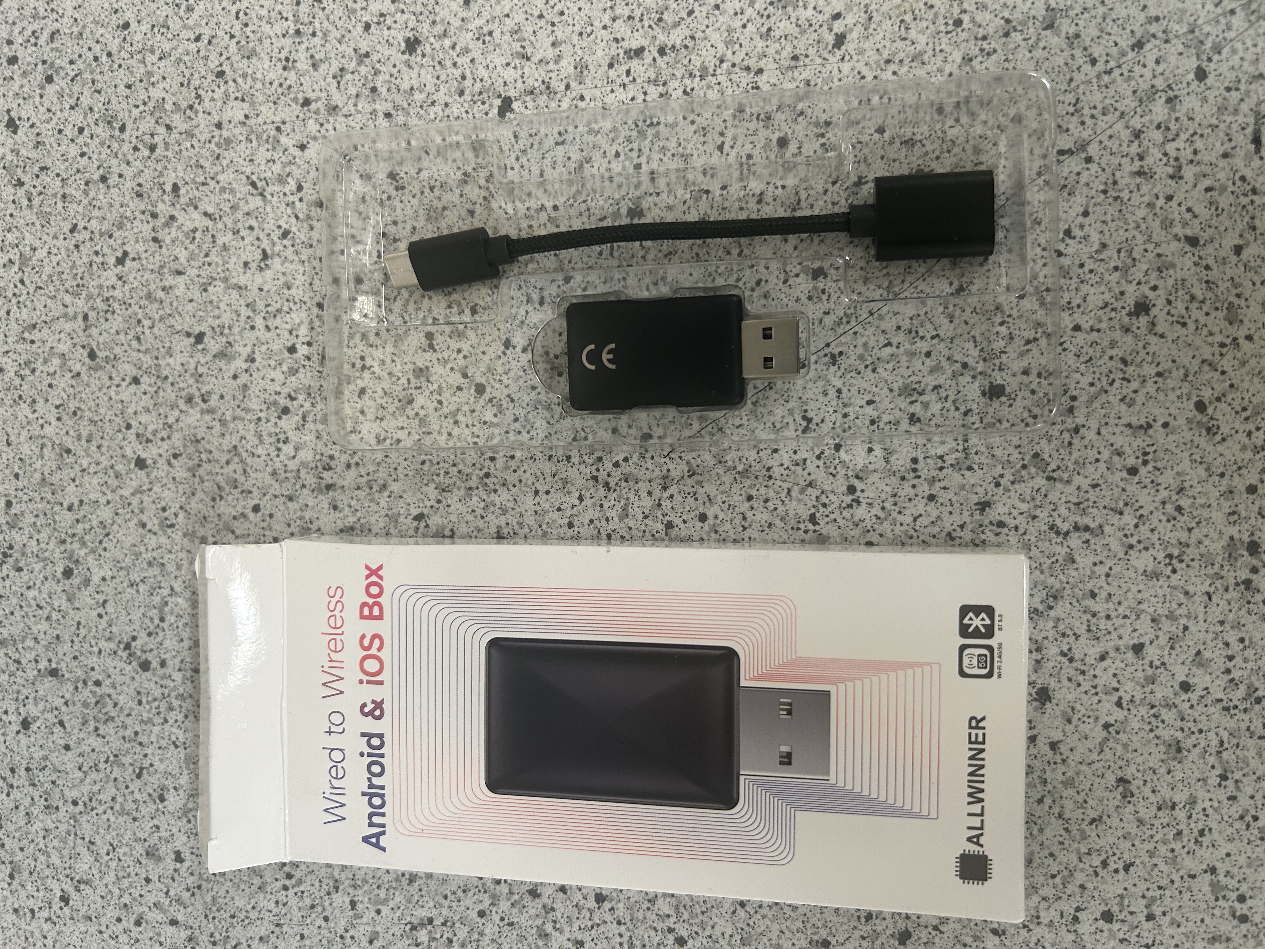Billede fra myndighedens meddelelse af det tilbagekaldte produkt Wifi USB dongle QZT001. Årsag: OVERTRÆD.