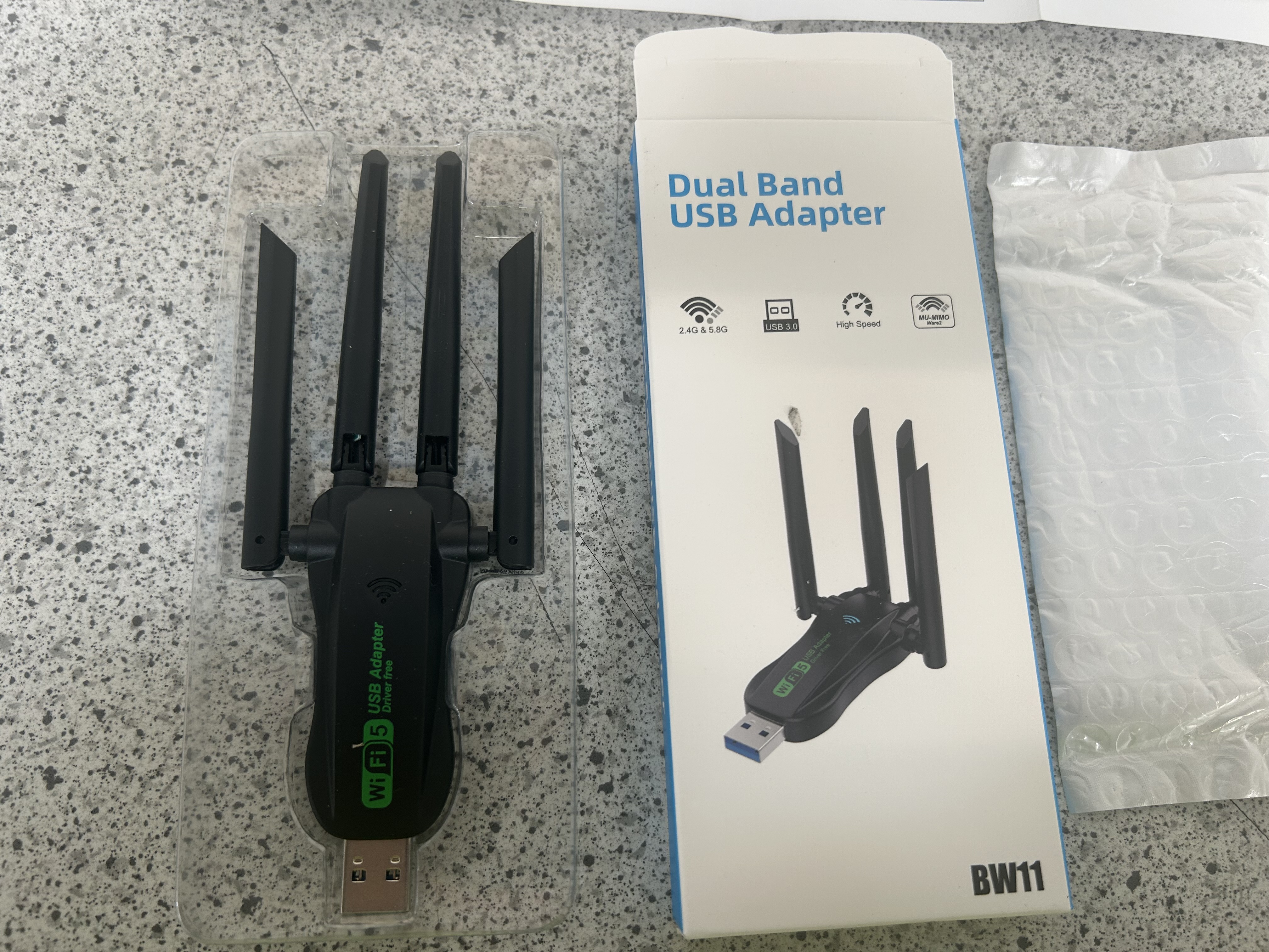 Billede fra myndighedens meddelelse af det tilbagekaldte produkt USB Adapter BW11. Årsag: OVERTRÆD.