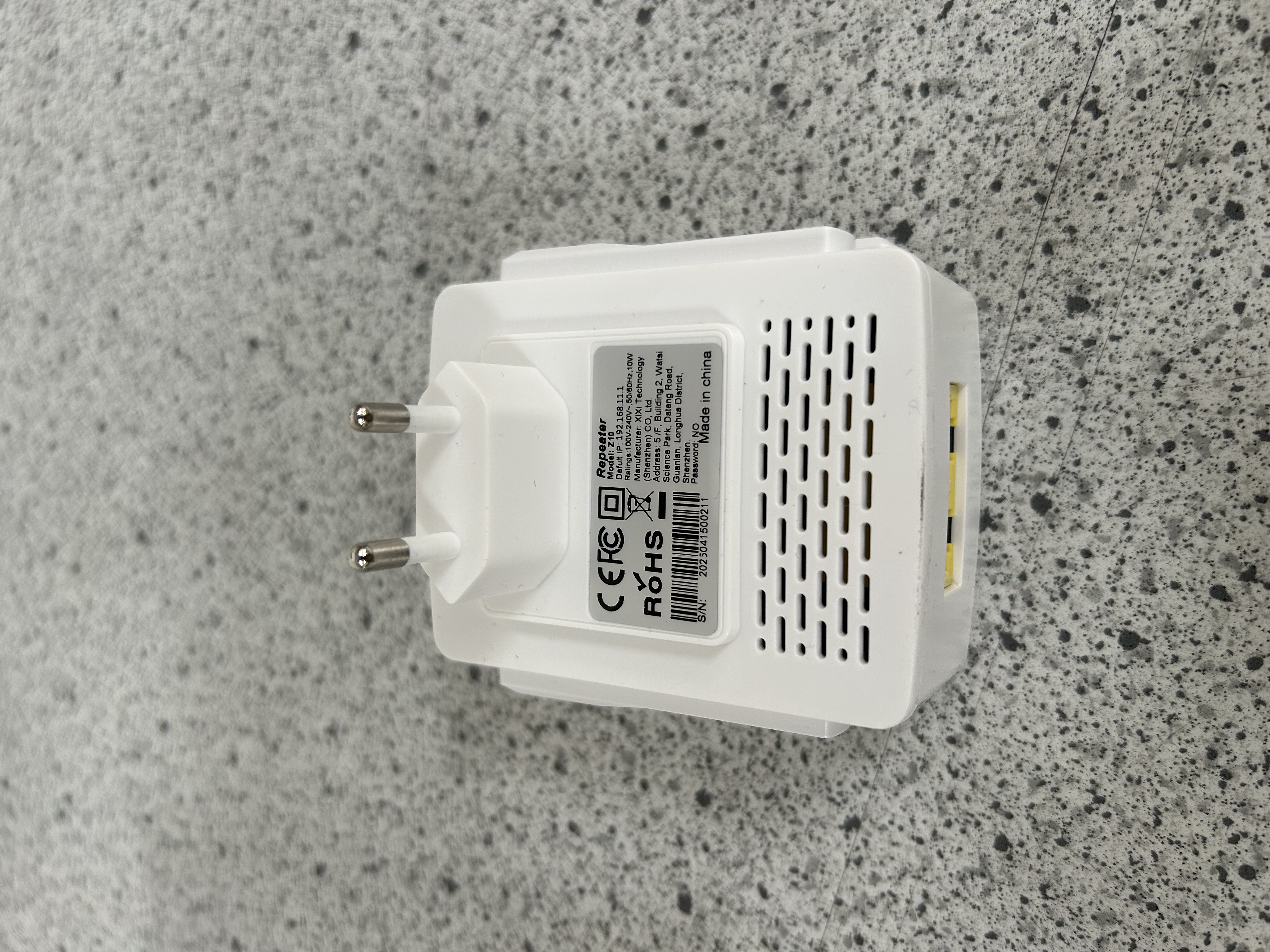 Billede fra myndighedens meddelelse af det tilbagekaldte produkt Wifi repeater Z10. Årsag: OVERTRÆD.