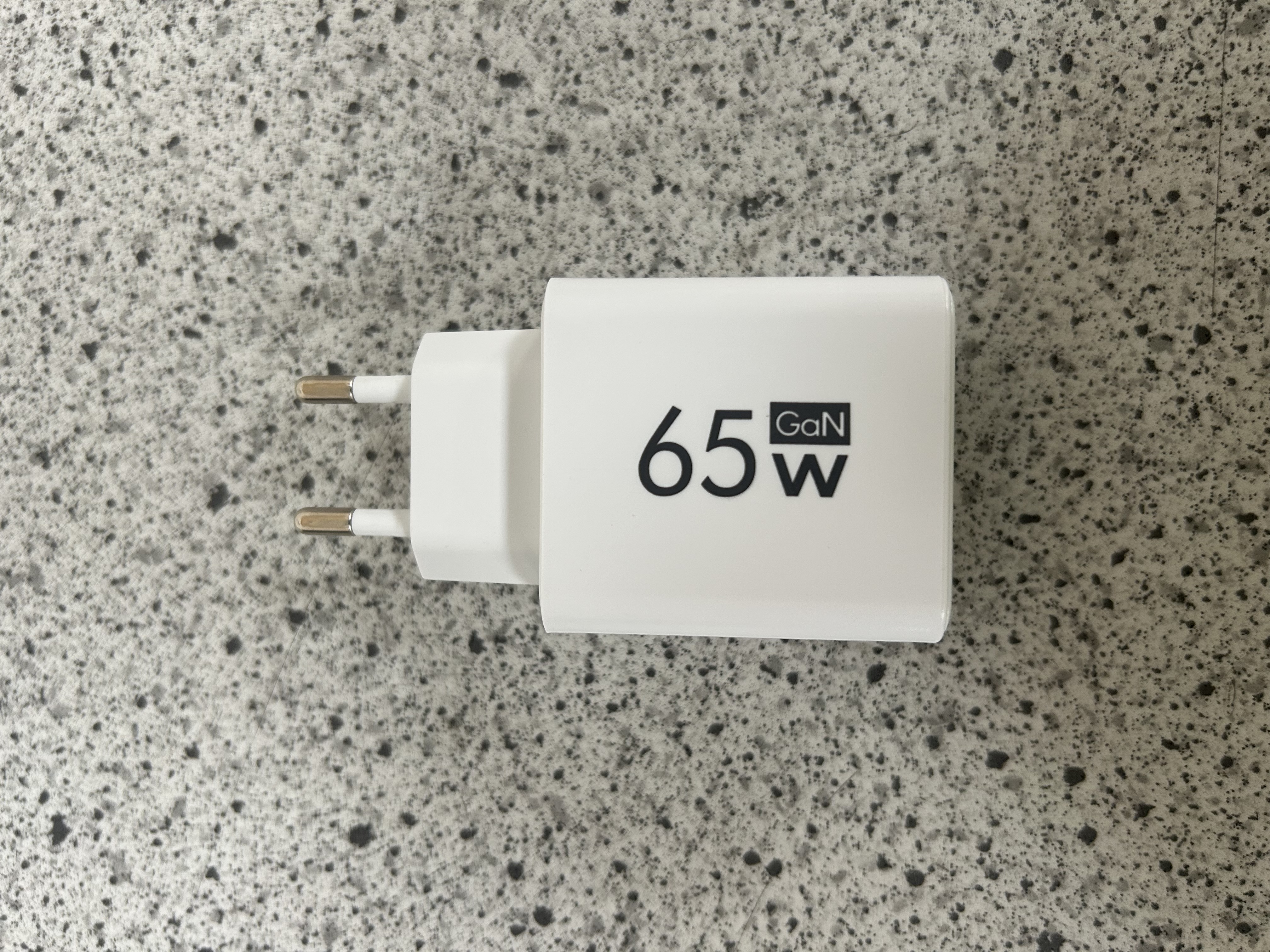 Billede fra myndighedens meddelelse af det tilbagekaldte produkt Phone chargers. Årsag: OVERTRÆD.