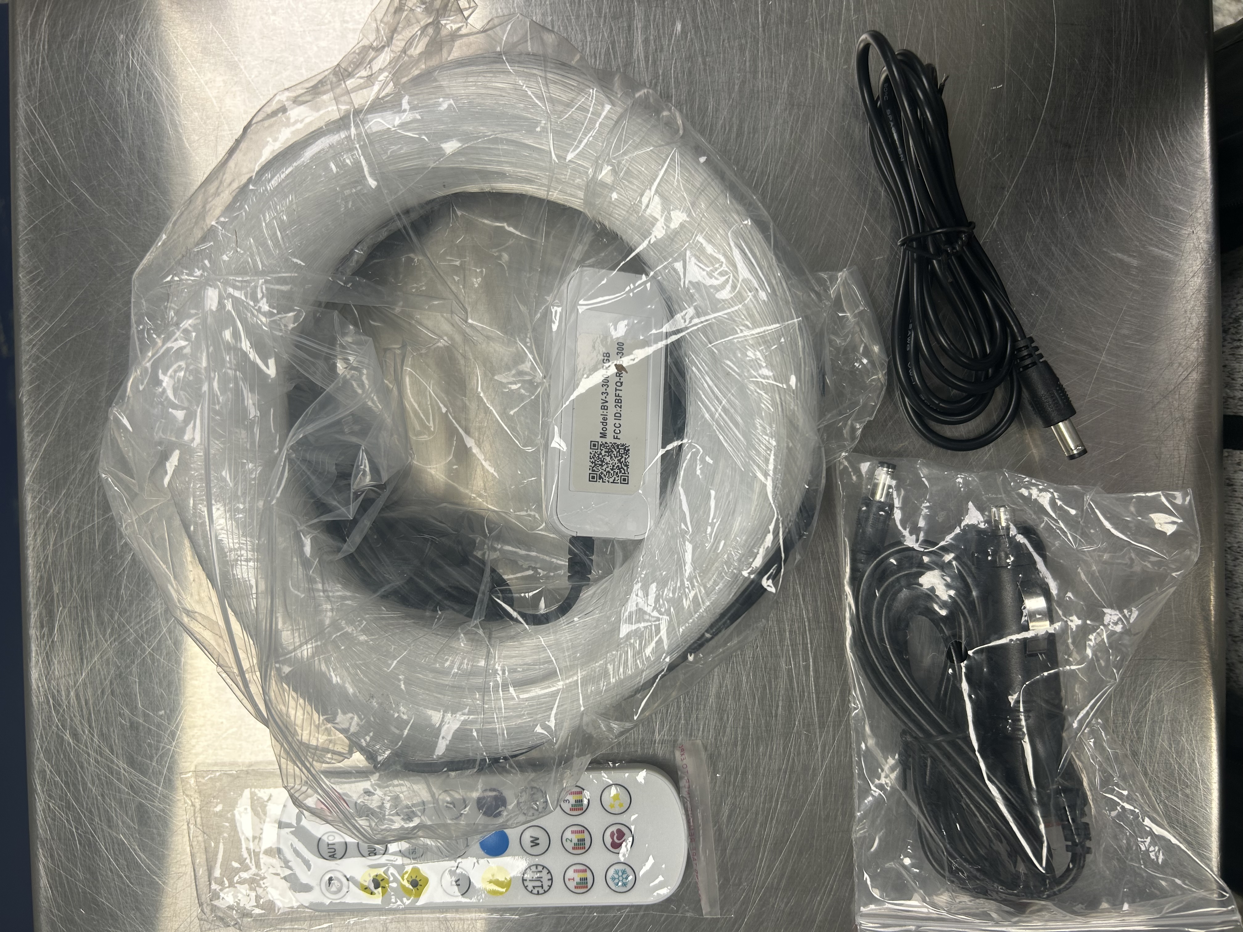 Billede fra myndighedens meddelelse af det tilbagekaldte produkt LED Fiber Optic Light BV-3-300-RGB. Årsag: OVERTRÆD.