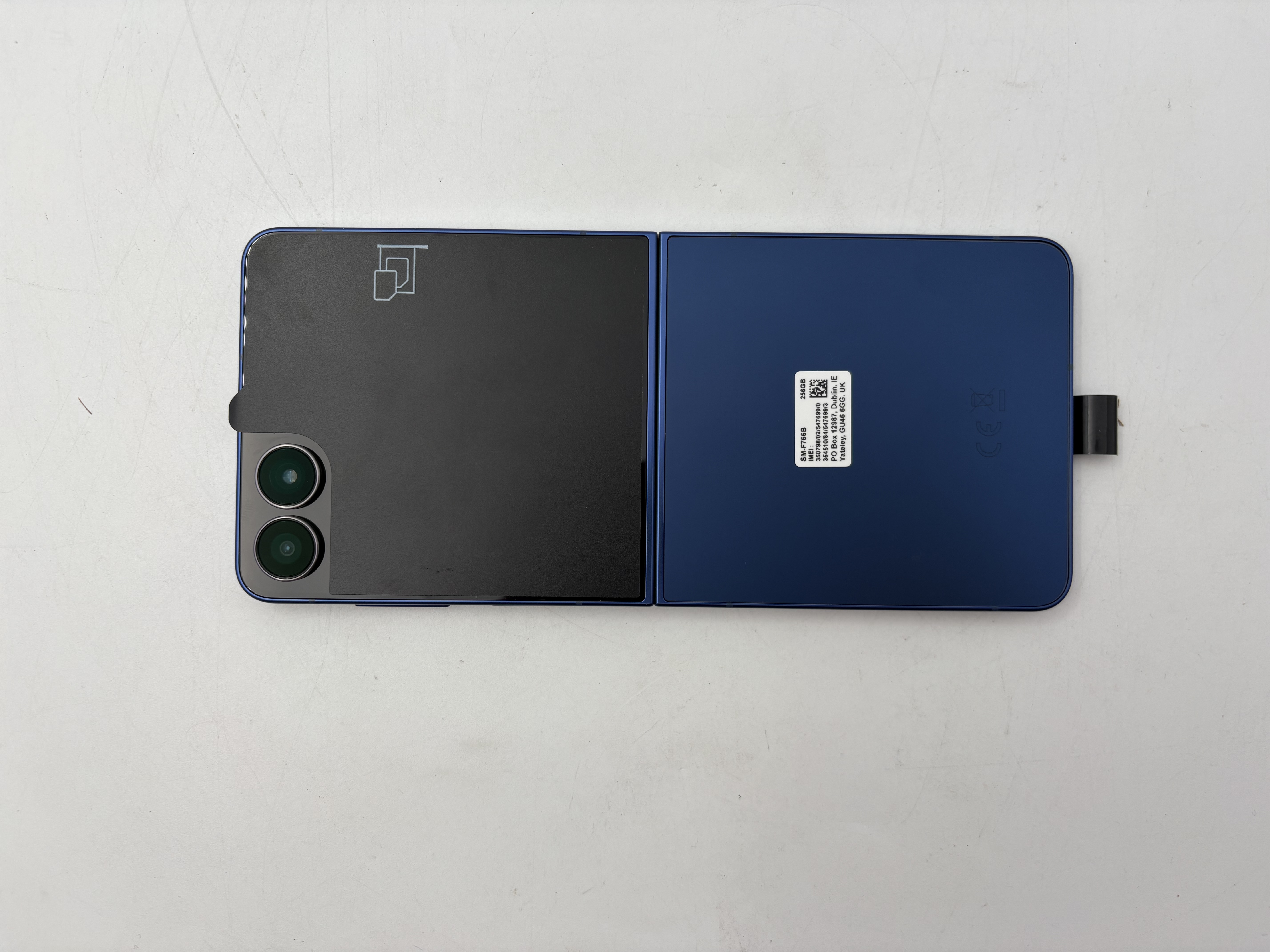 Billede fra myndighedens meddelelse af det tilbagekaldte produkt Samsung Galaxy Z Flip 7. Årsag: OVERTRÆD.