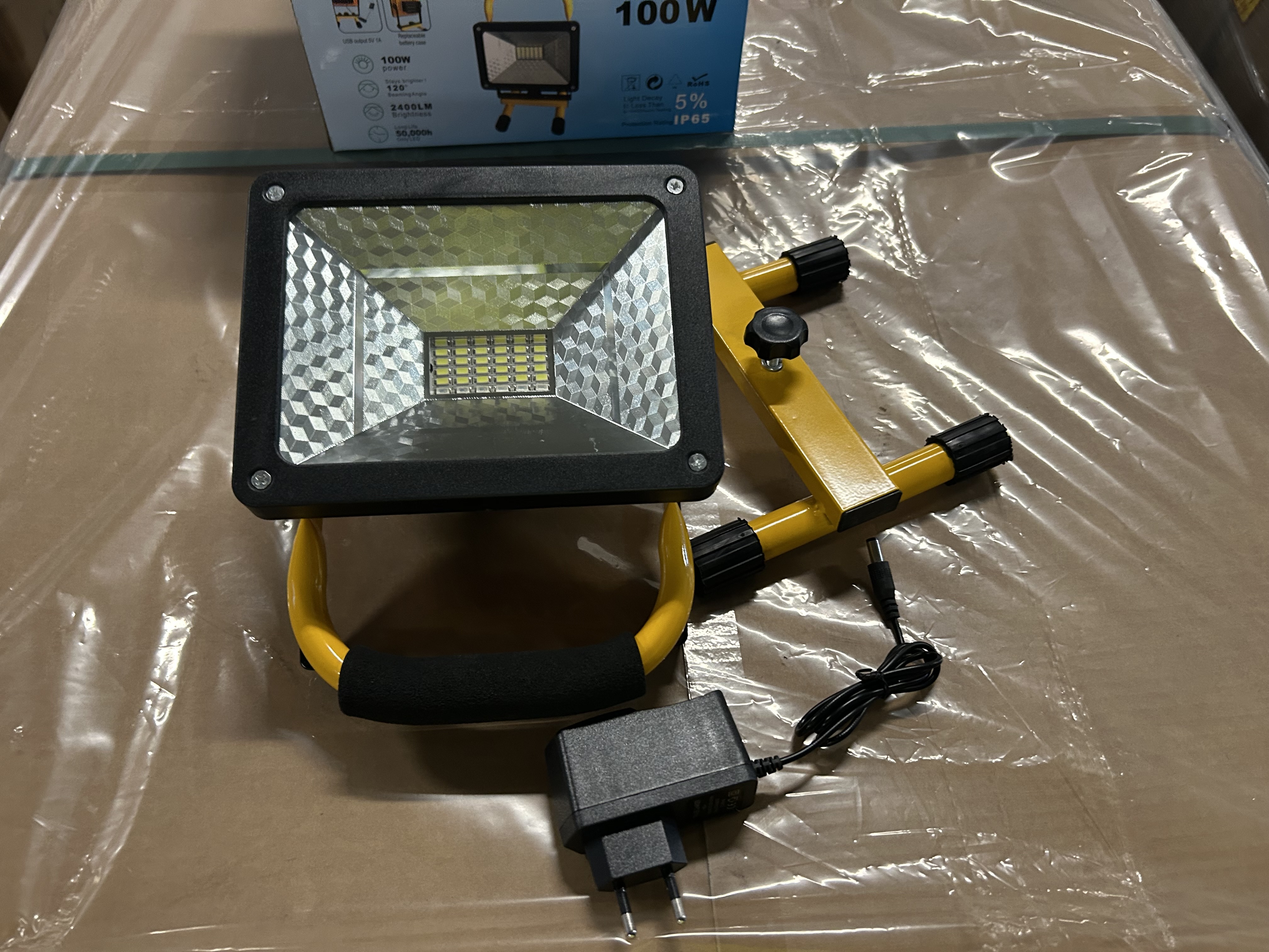 Billede fra myndighedens meddelelse af det tilbagekaldte produkt Projector Lamp. Årsag: OVERTRÆD.