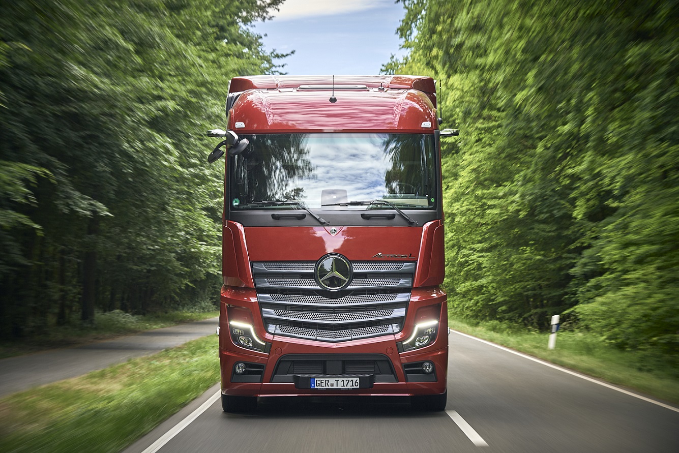 Billede fra myndighedens meddelelse af det tilbagekaldte produkt Mercedes-Benz - Actros 963. Årsag: OVERTRÆD.
