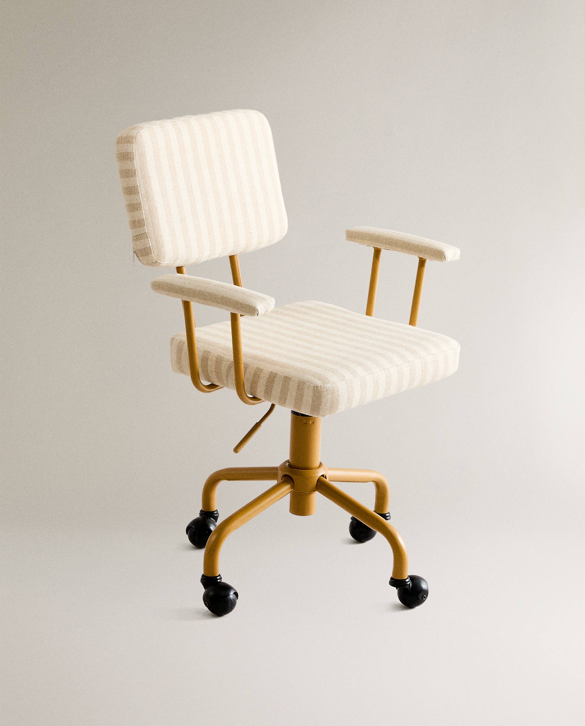 Billede fra myndighedens meddelelse af det tilbagekaldte produkt Zara Home - Model: 2628/073/305, 2629/073/305. Årsag: OVERTRÆD.