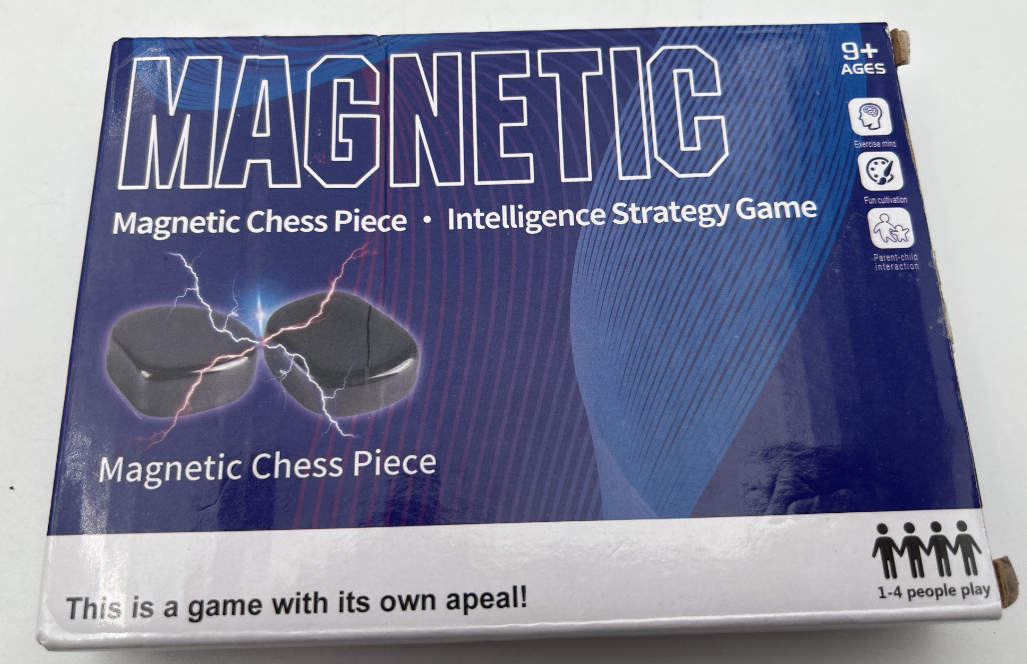 Billede fra myndighedens meddelelse af det tilbagekaldte produkt Magnetic Tactic Game™. Årsag: OVERTRÆD.