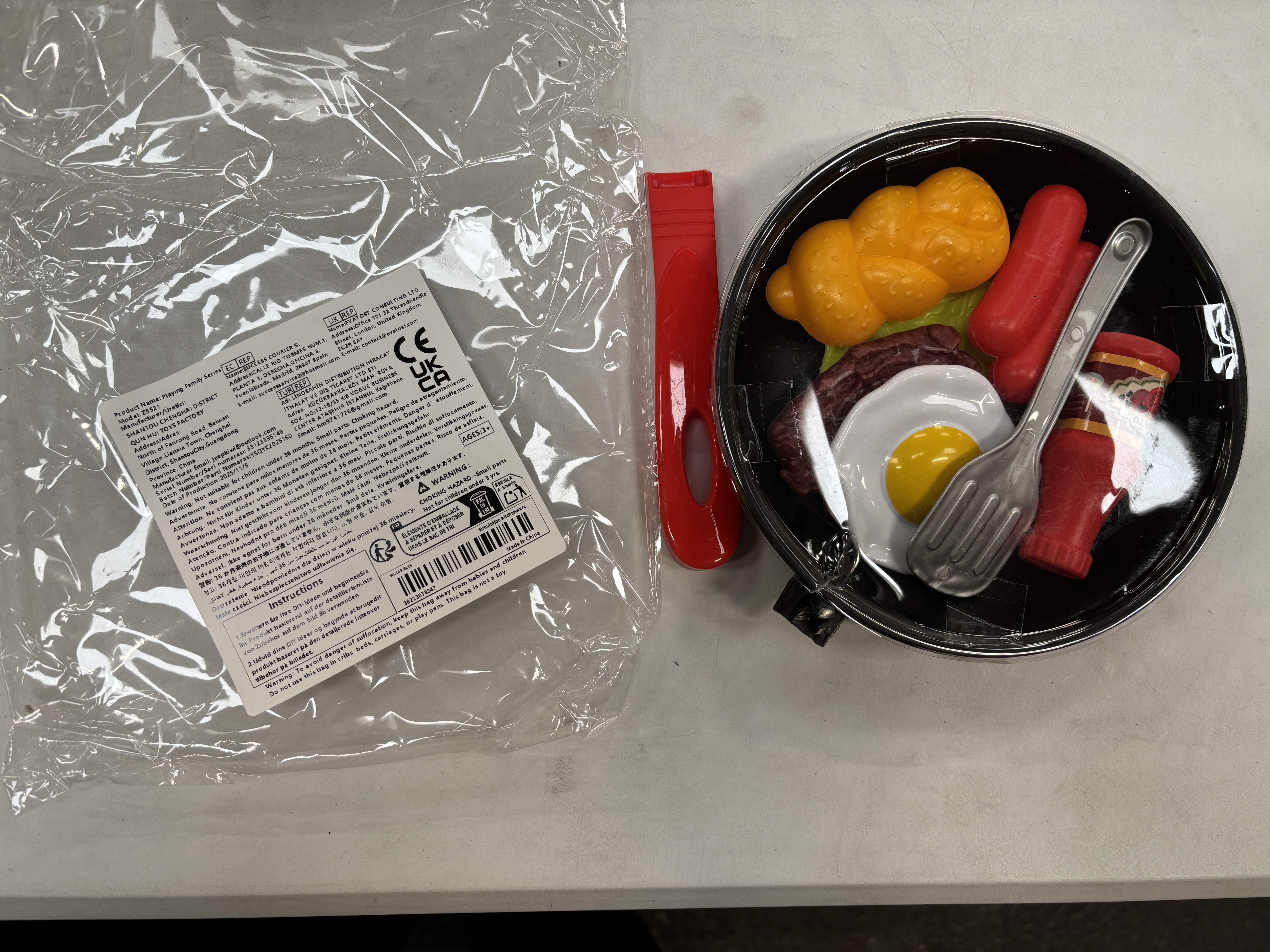 Billede fra myndighedens meddelelse af det tilbagekaldte produkt Playing Family Series Toy Food. Årsag: OVERTRÆD.