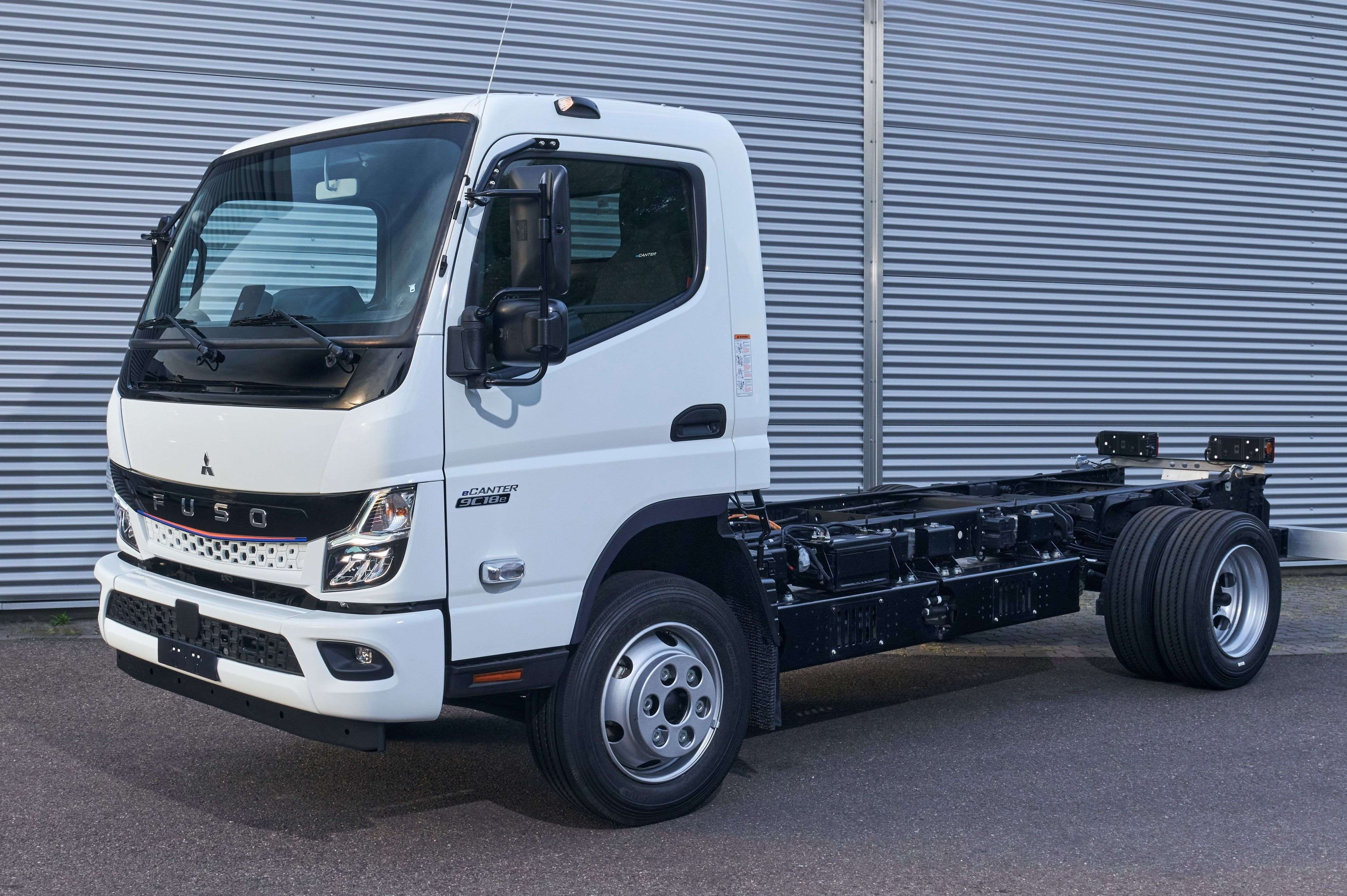 Billede fra myndighedens meddelelse af det tilbagekaldte produkt Mitsubishi FUSO - Model: eCanter Next Generation. Årsag: OVERTRÆD.