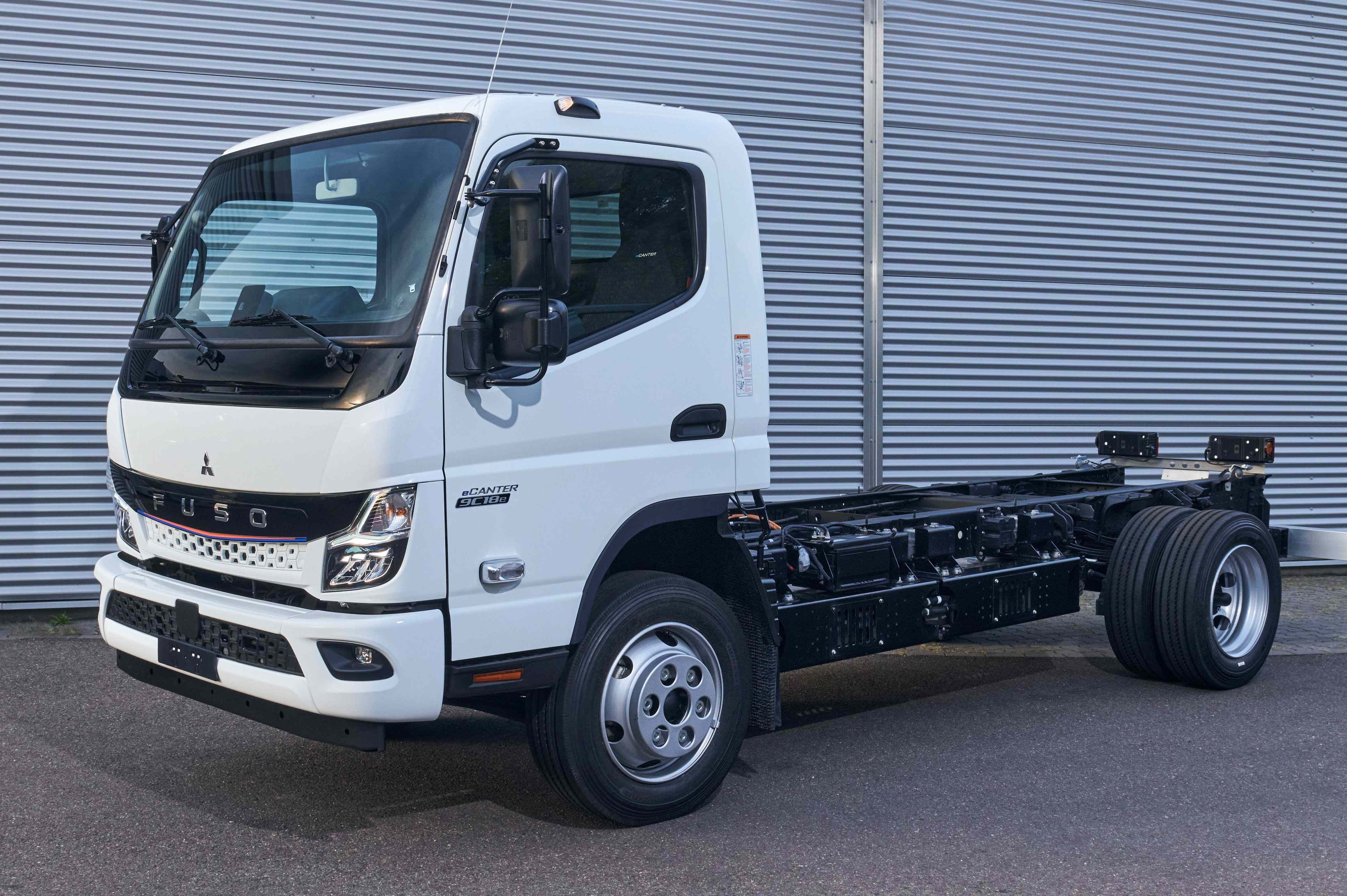 Billede fra myndighedens meddelelse af det tilbagekaldte produkt Mitsubishi FUSO - Model: eCanter NG - Recall code: RC2602. Årsag: OVERTRÆD.