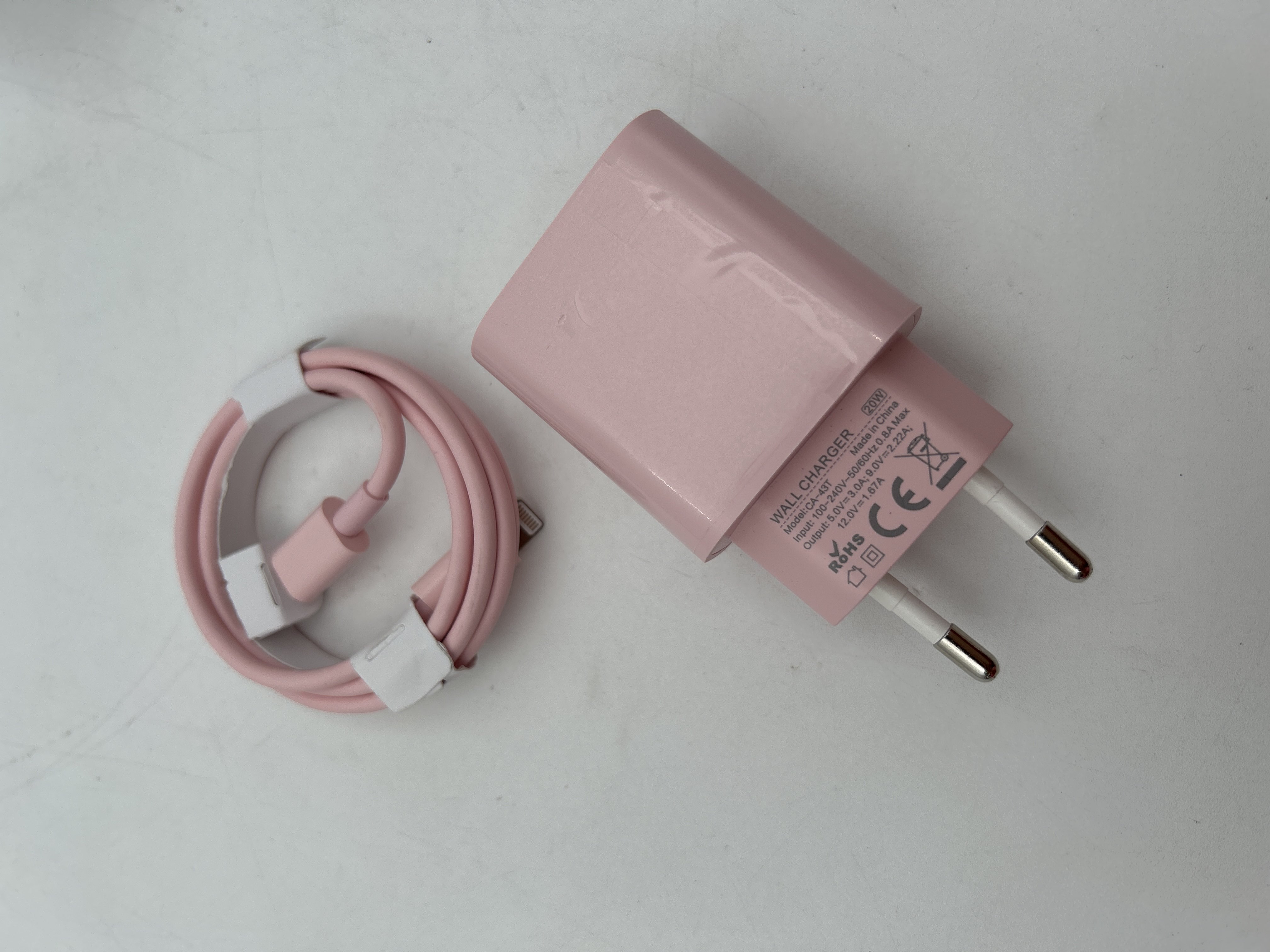 Billede fra myndighedens meddelelse af det tilbagekaldte produkt 1/2 Packs Compatible With Iphone Fast Charging Block PD20W With USB C. Årsag: OVERTRÆD.