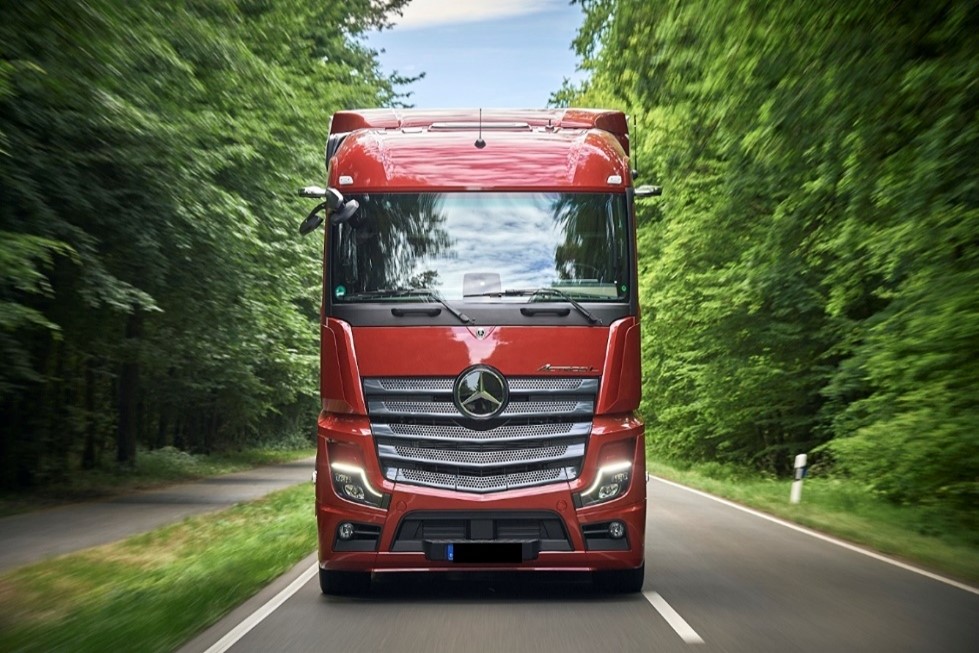 Billede fra myndighedens meddelelse af det tilbagekaldte produkt Mercedes-Benz - Model: Atego 967, Actros 963, Arocs 964 og eActros 983. Årsag: OVERTRÆD.