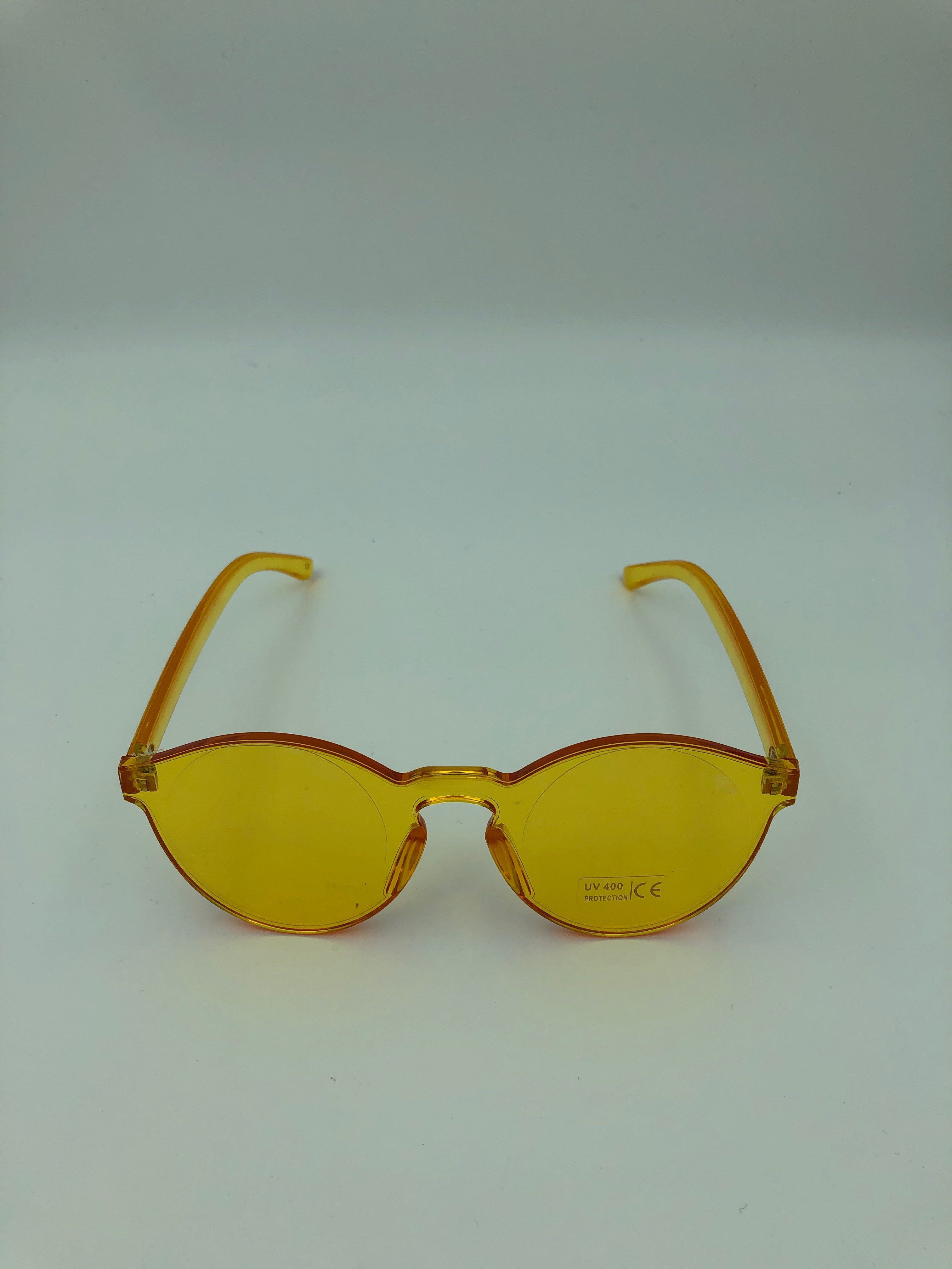 Billede fra myndighedens meddelelse af det tilbagekaldte produkt PEPPY GUL SOLBRILLE. Årsag: OKTILTAG.